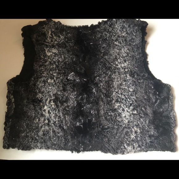 Faux black and gray fur vest with added sparkle😍 - Picture 6 of 8